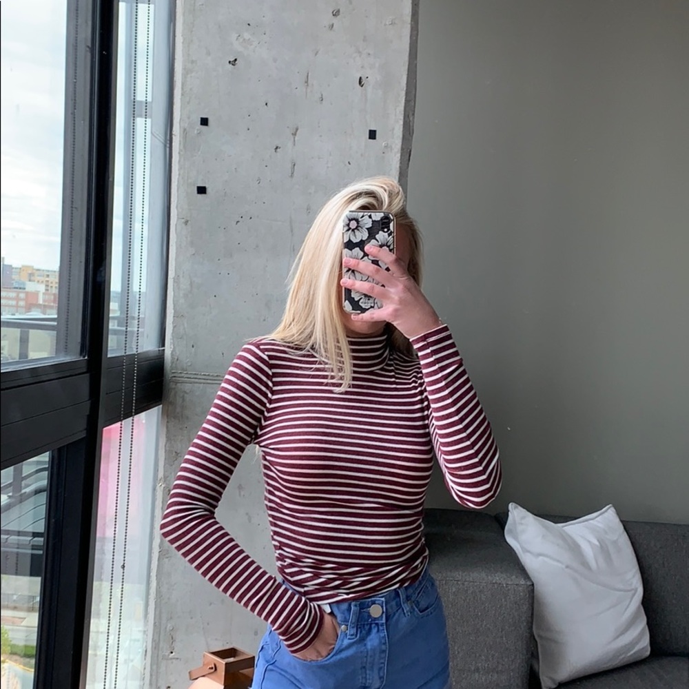 Turtle neck long sleeved